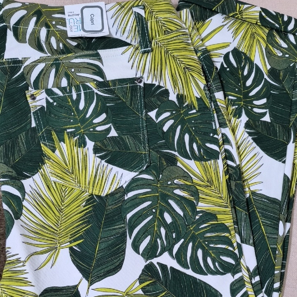 Time and Tru Green Leaf Print Capris